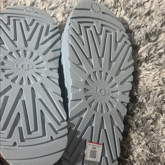 UGG Women’s Size 10 Light Blue Sandals - Picture 8 of 9